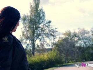 MILF excitată s-a întors la FAKings pentru a-și potoli setea de o dracu bună!
