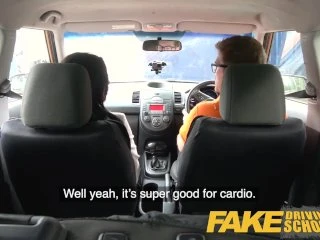 Fake Driving School Spunk acoperit păsărică pentru gamba britanică Alice Judge