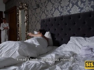 SISPORN. Blonda face sex cu fratele vitreg după ce i-a făcut o muie furișă