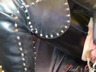 Slut-Orgasma Celeste pisand in cunt si peehole sunand