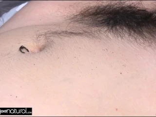 Super Hirsute Girl afișează Hairy Body