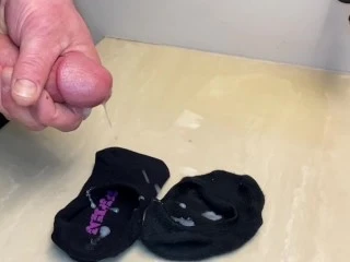 CUM ON ȘOSETE FACE-O ȘI EI PORTĂ!