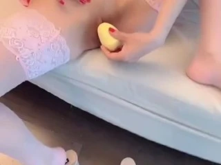 Asistenta sexy se masturbeaza