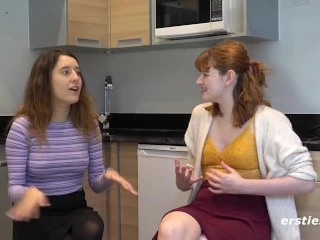 Ersties - Babes amatori se prind din urmă sexual